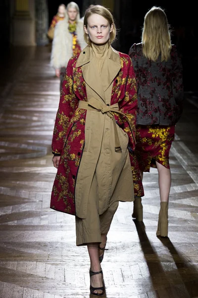 Look 3